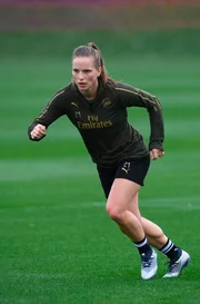 Tabea Kemme hat es als Profi-Fu&szlig;ballerin weit gebracht &ndash; bis hin zur Goldmedaille bei den Olympischen Spielen 2016 in Rio de Janeiro. 10 Jahre hat sie als Profi bei Turbine Potsdam in der Bundesliga gespielt und dann zu Arsenal London auf die Britische Insel zu gewechselt. Der Preis f&uuml;r den Erfolg war das verletzungsbedingte Karriereende im Alter von nur 28 Jahren. - Tabea Kemme Training bei Arsenal Women.