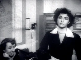 WDR Fernsehen ACHTUNG, BANDIT!, Spielfilm, Italien 1951, Regie Carlo Lizzani, am Mittwoch (04.04.12) um 08:20 Uhr. Gina Lollobrigida als Anna (r) und Maria Laura Rocca als Geliebte des Diplomaten.
