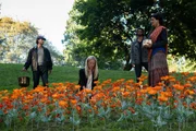 NELLA FOTO, AL CENTRO: CLAIRE COFFEE (ADALIND SCHADE)