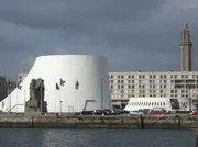 Das Kulturzentrum, erbaut von Oscar Niemeyer.