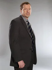 (2. Staffel) - Daniel Reagan (Donnie Wahlberg) ist ein erfahrener Cop, der auch vor unkonventionellen Mitteln nicht zurückschreckt, um die Fälle zu lösen ... (2. Staffel) - Daniel Reagan (Donnie Wahlberg) ist ein erfahrener Cop, der auch vor unkonventionellen Mitteln nicht zurückschreckt, um die Fälle zu lösen ...