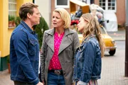 Daniel (Patrick Kalupa) befreit Eva (Mirja Boes, M.) und Toni (Sina Tkotsch) heldenhaft aus Kurts Garage. Daniel (Patrick Kalupa) befreit Eva (Mirja Boes, M.) und Toni (Sina Tkotsch) heldenhaft aus Kurts Garage.