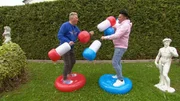 Hubert (l.) und Matthias testen das "Duel Battle".