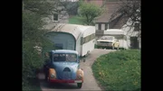 In der bäuerlichen Gemeinde Fichtenau wohnen fast ausschließlich Händler, Landfahrer und Schausteller. Im Bild: Die Wagenkolonne der Schaustellerfamilie Wagner macht sich vom Dorf aus auf den Weg. In der bäuerlichen Gemeinde Fichtenau wohnen fast ausschließlich Händler, Landfahrer und Schausteller. Im Bild: Die Wagenkolonne der Schaustellerfamilie Wagner macht sich vom Dorf aus auf den Weg.