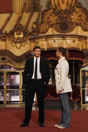 Ein R&uuml;ckblick in die Vergangenheit zu ihrem ersten gemeinsamen Fall offenbart den holprigen Start der immer noch komplizierten Beziehung zwischen Booth (David Boreanaz) und Brennan (Emily Deschanel).