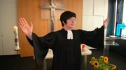 Flughafenpfarrerin Bettina Kl&uuml;nemann ist f&uuml;r zwei Kapellen mit verantwortlich.