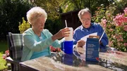 Ingrid und Otto Kneidinger testen "Slushy Mug".