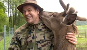 Hirsch Harry schmust mit Immo Ortleb.