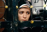 Schwester Gina (Donia Ben-Jemia) hat sich verliebt.