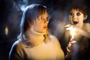 Nach ihrer Scheidung von George landet Cindy Campbell (Anna Faris) in einem einsamen japanischen Haus, um eine alte Dame und deren attraktiven Nachbarn zu pflegen. Doch dann beginnt eine Invasion von gemeinen Tripods ...