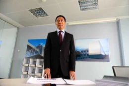 Macht seinem Ruf als "Scharfer Hund" schnell alle Ehre: der neue Finanzchef Wang Hua (Fang Yu) ...