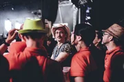 Michael Ostrowski (m.) w&auml;hrend ServusTV's "Ostrowski beim Woodstock der Blasmusik" am Woodstock der Blasmusik 2025 in Ort im Innkreis, Ober&ouml;sterreich, &Ouml;sterreich