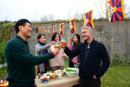 Ende gut, alles gut: (v.l.n.r.) Wang Hua (Fang Yu), Li (Linda Chang), Lisa (Bettina Zimmermann), Yang (Kim Stephanie Reinboldt) und Michael (Christoph M. Ohrt) ...