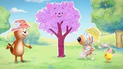 Küken Bitsy (r.), Hund Dylan (2.v.r.) und Otter Ozzy (l.) spielen Gärtner. Katze Daisy (2.v.l.) möchte im Spiel aber lieber ein Baum sein. Kurzerhand buddeln die Freunde Daisy ein, die sich daraufhin wirklich wie ein Baum fühlt. Küken Bitsy (r.), Hund Dylan (2.v.r.) und Otter Ozzy (l.) spielen Gärtner. Katze Daisy (2.v.l.) möchte im Spiel aber lieber ein Baum sein. Kurzerhand buddeln die Freunde Daisy ein, die sich daraufhin wirklich wie ein Baum fühlt.