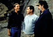 Caz (Andy Romano, M.) stellt Mark (Victor French, r.) seinen blinden Freund Frank (Tom Sullivan, l.) vor. Caz (Andy Romano, M.) stellt Mark (Victor French, r.) seinen blinden Freund Frank (Tom Sullivan, l.) vor.