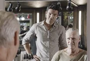 Adam Noshimuri (Ian Anthony Dale, l.); Hal (Bob Hiltermann, r.)