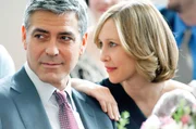 Alex (Vera Farmiga) und Ryan (George Clooney) bei der Hochzeit von Alex' Schwester