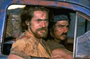 In einem mexikanischen Heim f&uuml;r verwundete Vietnamveteranen freundet sich Ron Kovic (Tom Cruise, re.) mit dem ebenfalls querschnittsgel&auml;hmten Charlie (Willem Dafoe, li.) an.