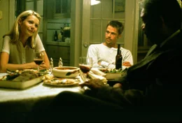 L-R: Tracy (Gwyneth Paltrow) und Mills (Brad Pitt)