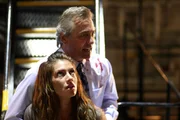 Gwen Russell (Dawn Olivieri) wird von Dr. Camdon (Alex McArthur,o.) mit drei anderen auf eine einsame Insel verschleppt, wo sie im Rahmen einer Menschenjagd zur Strecke gebracht werden sollen.