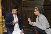 Ninas (Maria Wedig, r.) schlimmster Albtraum ist wahr geworden: im Affekt hat sie Luca (Manuel Cortez, l.) verletzt und damit unfreiwillig befeuert, dass er sie für eine Gewalttäterin hält ... Ninas (Maria Wedig, r.) schlimmster Albtraum ist wahr geworden: im Affekt hat sie Luca (Manuel Cortez, l.) verletzt und damit unfreiwillig befeuert, dass er sie für eine Gewalttäterin hält ...