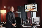 Der Produzent der Realityshow "The Wives of Wall Street", Peter Monroe (Patrick Fabian), scheint ein ziemlich abgebrühter Typ zu sein. Der Produzent der Realityshow "The Wives of Wall Street", Peter Monroe (Patrick Fabian), scheint ein ziemlich abgebrühter Typ zu sein.