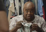 Lou Grover (Chi McBride)