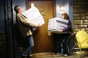 Mike Heck (Neil Flynn) und Frankie Heck (Patricia Heaton) Mike Heck (Neil Flynn) und Frankie Heck (Patricia Heaton)