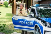 Girwidz (Michael Brandner, im Bild) gibt Instruktionen an Riedl (Paul Sedlmeir).