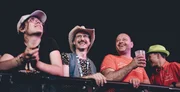 Michael Ostrowski (2.v.l.) w&auml;hrend ServusTV's "Ostrowski beim Woodstock der Blasmusik" am Woodstock der Blasmusik 2025 in Ort im Innkreis, Ober&ouml;sterreich, &Ouml;sterreich