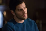 W&auml;hrend Nick (David Giuntoli) mit vielen Fragen zu k&auml;mpfen hat, wartet Adalind auf eine wichtige Lieferung ...