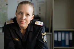 Franzi (Nina Proll)