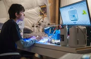Gardner Elliot (Asa Butterfield)