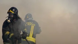 Die Feuerwehr k&auml;mpft einen schier aussichtslosen Kampf gegen die M&uuml;llbr&auml;nde.