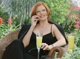 Cleo (Lolita Davidovich)