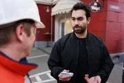 Baris (Metehan Demiröz) kommt bei seiner Suche nicht weiter. Baris (Metehan Demiröz) kommt bei seiner Suche nicht weiter.