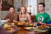 (v.li.): Montana Jordan (George ‚Georgie‘ Cooper Jr.), Emily Osment (Mandy), Iain Armitage (Sheldon Cooper). (v.li.): Montana Jordan (George ‚Georgie‘ Cooper Jr.), Emily Osment (Mandy), Iain Armitage (Sheldon Cooper).