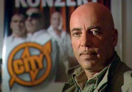 rbb Fernsehen 1968 - OSTBERLIN, Film von Lutz Rentner und Frank Otto Sperlich, am Donnerstag (03.05.12) um 00:15 Uhr. Die Mokka-Milch-Eis-Bar war Treffpunkt von einer Gruppe Jugendlicher um Thomas Brasch, die Havemann-S&ouml;hne, aber auch Toni Krahl (Foto). Als diese gegen den Einmarsch der Truppen in Prag demonstrierten, wurden sie verhaftet und kamen ins Stasi-Gef&auml;ngnis Hohensch&ouml;nhausen.