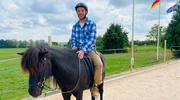 Ramon Babazadeh auf dem Hohenloher Islandpferdegest&uuml;t Reu&szlig;enberg.