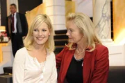 Während sich Alexandra (Ivonne Schönherr, l.) über Diavolo freut, spürt Elisabeth (Birte Bergl, r.) die Chance, ihren Betrieb auf internationales Niveau zu heben ... Während sich Alexandra (Ivonne Schönherr, l.) über Diavolo freut, spürt Elisabeth (Birte Bergl, r.) die Chance, ihren Betrieb auf internationales Niveau zu heben ...