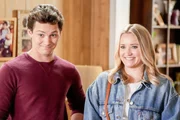 Georgie Cooper (Montana Jordan, l.); Mandy McAllister (Emily Osment, r.)