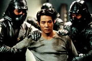 Zwischen allen St&uuml;hlen: Polizist Gabriel (Jet Li, M.) ...