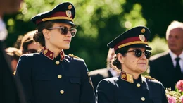 (v.li.): Lisa Nemeth (Miriam Fussenegger), Grete &Ouml;ller (Maria Hofst&auml;tter).