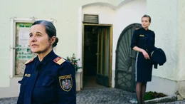 (v.li.): Grete &Ouml;ller (Maria Hofst&auml;tter), Lisa Nemeth (Miriam Fussenegger).