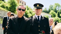 Vorne, v.li.: Marek Stastny (Robert Miklu&scaron;), Jarda (Martin Pechlat).