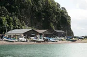 Die Insel Sado vor der Küste Japans war seit dem 17. Jahrhundert eine wichtige Goldquelle und unterstützte die imperialistischen Ambitionen des Landes. Erst 1989, nach mehr als 300 Jahren, wurden die Minen auf Sado stillgelegt. Die Insel Sado vor der Küste Japans war seit dem 17. Jahrhundert eine wichtige Goldquelle und unterstützte die imperialistischen Ambitionen des Landes. Erst 1989, nach mehr als 300 Jahren, wurden die Minen auf Sado stillgelegt.
