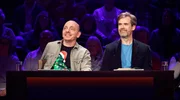 Rateteam-Kapitän Bernhard Hoëcker (l.) mit Schauspieler Matthias Matschke (r.). Rateteam-Kapitän Bernhard Hoëcker (l.) mit Schauspieler Matthias Matschke (r.).