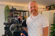 Schlagerk&uuml;nstler Ross Antony verarbeitete die Trauer um seinen Vater in einem Song.; NDR Fernsehen SCHLAGER-SCHICKSALE - STARS UND IHR WEG AUS DER KRISE, am Samstag (12.10.24) um 20:15 Uhr. Schlagerk&uuml;nstler Ross Antony verarbeitete die Trauer um seinen Vater in einem Song. &copy; NDR/Susanne Gliffe, honorarfrei - Verwendung gem&auml;&szlig; der AGB im engen inhaltlichen, redaktionellen Zusammenhang mit genannter NDR-Sendung und bei Nennung "Bild: NDR/Susanne Gliffe" (S2). NDR Presse und Information/Fotoredaktion, Tel: 040/4156-2333 oder -2305, pressefoto@ndr.de