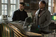 Ihr neuster Fall bringt Nick (David Giuntoli, l.) und Hank (Russell Hornsby, r.) die Aufmerksamkeit des Wesenrates ein ...