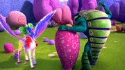 Dax (r.) und die Hopper greifen die Kindergarten-Einhörner und Kyara (l.) an. Doch die Einhornfohlen wissen sich zu wehren. Dax (r.) und die Hopper greifen die Kindergarten-Einhörner und Kyara (l.) an. Doch die Einhornfohlen wissen sich zu wehren.